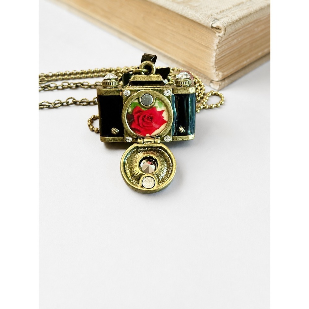 Vintage Betsey Johnson Y2K Camera Pendant Necklace Black Enamel Bow Crystal NWT - Picture 4 of 8
